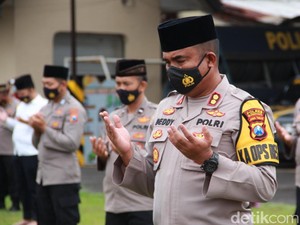 Polisi Kota Mojokerto Kirim Bantuan dan Salat Gaib untuk Korban Bencana