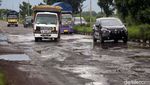 Potret Jalan Arteri Porong yang Penuh Lubang