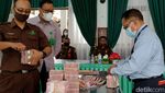 Potret Tumpukan Uang Rp 2 M Hasil Korupsi Proyek RSUD Sragen