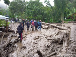 Banjir Bandang di Puncak Bogor, Ratusan Warga Mengungsi Sementara