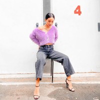 Gaya sehari-hari Ayya Renita bikin kamu pangling. Ia kerap mengunggah OOTD dengan busana casual feminin. Ayya memakai atasan furry crop tee lilac dipadukan dengan jeans. Dengan rambut yang sleek dan diikat kebelakang. Foto: Instagram @ayyrenita93.