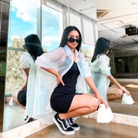 Wanita bernama lengkap Renita Dwi Cahya ini dikenal sebagai pelawak, pembawa acara dan aktris yang berasal dari Malang, Jawa Timur. Ia sudah membintangi berbagai judul FTV. Foto: Instagram @ayyrenita93.