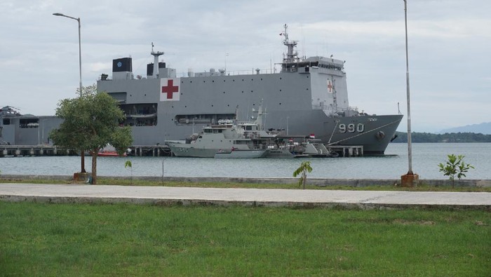 RS KRI dr Soeharso Bersandar di Lanal Mamuju, Sulbar