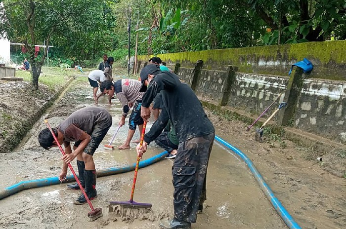 Sejumlah laporan terkait munculnya titik genangan air masuk ke Pemerintah Kota Semarang, salah satunya yaitu di Perumahan Dinar Indah, Kecamatan Tembalang.