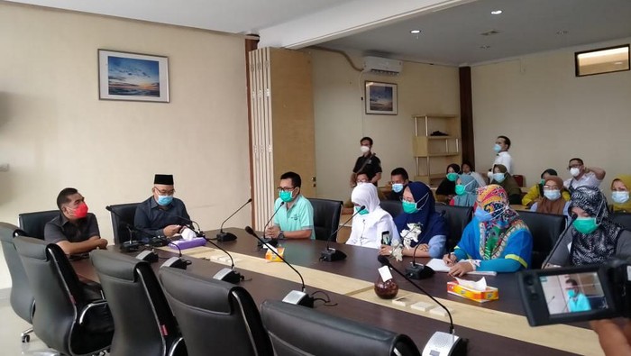 Sejumlah tenaga kesehatan mendatangi DPRD Bengkulu mengeluhkan soal insentif (Hery-detikcom)