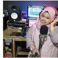 Selebgram lain yang juga pernah mengunggah potret lawasnya saat duduk di bangku sekolah adalah Rahmawati Kekeyi Putri. Menurutmu penampilannya yang dulu dan sekarang terlihat jauh berbeda apa enggak nih? Foto: Instagram/@rahmawatikekeyiputricantikka23