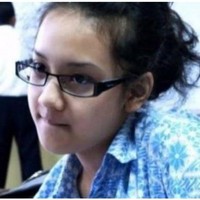 Yang terakhir ada Anya Geraldine. Penampilan Anya saat duduk di bangku sekolah ternyata benar-benar bikin pangling. Siapa sangka bahwa dulu dirinya menggunakan kaca mata dan memiliki rambut keriting. Foto: Instagram/@anyageraldine