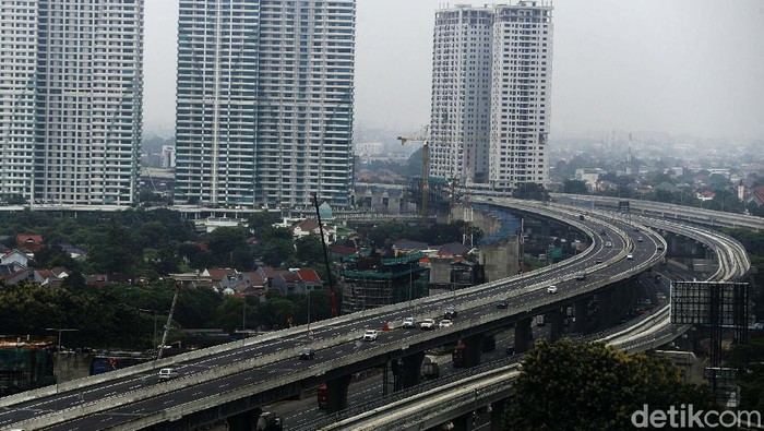 Tol Jakarta Cikampek II Elevated alias Tol Japek Layang yang sebelumnya gratis, kini mulai dikenakan pemberlakuan tarif. Begni kondisi di Tol Japek Layang usai berbayar.