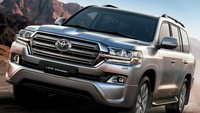 Toyota Land Cruiser memang merupakan sebuah SUV yang cukup tangguh. Dengan ground clearance yang tinggi, mobil ini cocok digunakan untuk medan berat sekalipun. Foto: Dok. Toyota