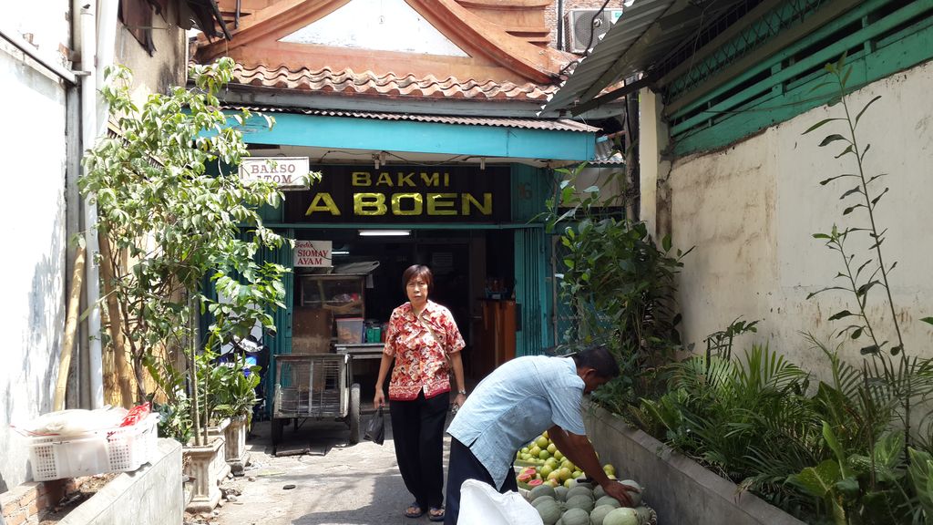Buka di Gang Buntu, Warung Soto hingga Bakmi Ini Tak Pernah Sepi Pelanggan