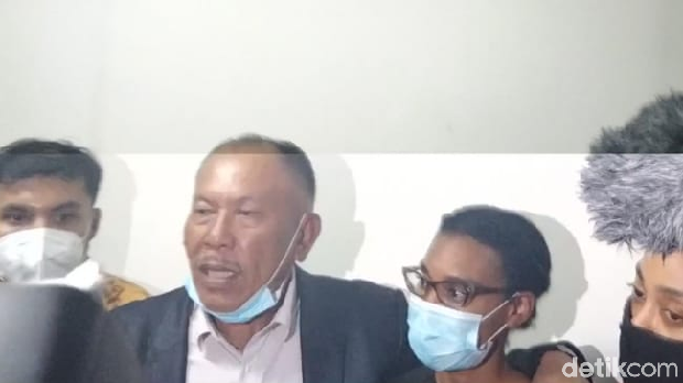 WN Amerika Serikat, Kristen Gray, dideportasi dari Indonesia (Angga Riza/detikcom)