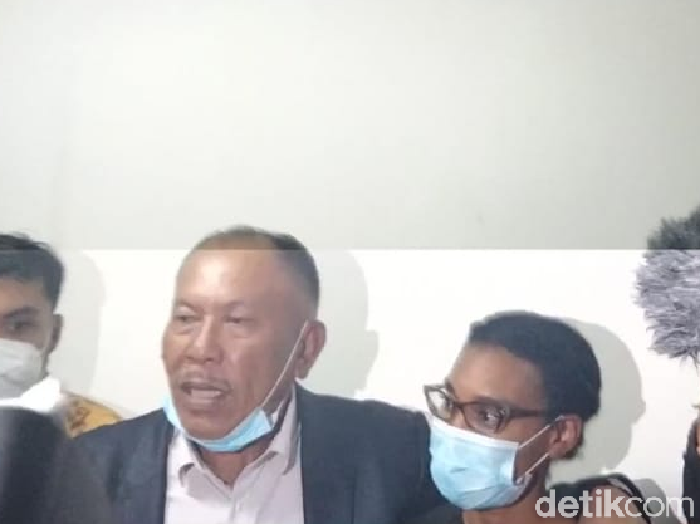 WN Amerika Serikat, Kristen Gray, dideportasi dari Indonesia (Angga Riza/detikcom)