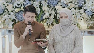 8 Gaya Zaskia Sungkar Gelar 7 Bulanan Kehamilan, 10 Tahun Menanti Anak