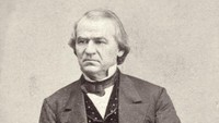 Ketiga, Andrew Johnson adalah presiden Amerika Serikat yang ke-17 dan menjabat pada 1865 hingga 1869. Berdasarkan konstitusi, Andrew Johnson yang menjabat sebagai Wakil Presiden pada waktu itu dengan sendirinya menjadi presiden ketika Presiden Abraham Lincoln wafat dalam peristiwa pembunuhan. Sayangnya, Presiden Johnson menjadi presiden pertama yang dimakzulkan dalam sejarah Amerika Serikat. Getty Images/Hulton Archive  