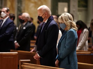Trump Tinggalkan Pesan untuk Biden di Gedung Putih, Apa Isinya?