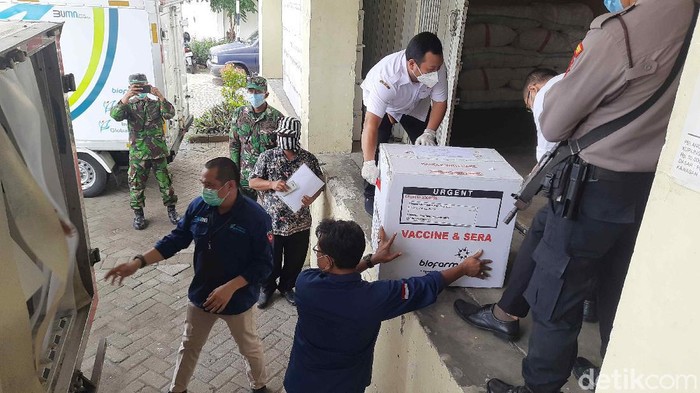 18.420 Vaksin COVID-19 Kembali Dikirim Untuk Nakes di Surabaya