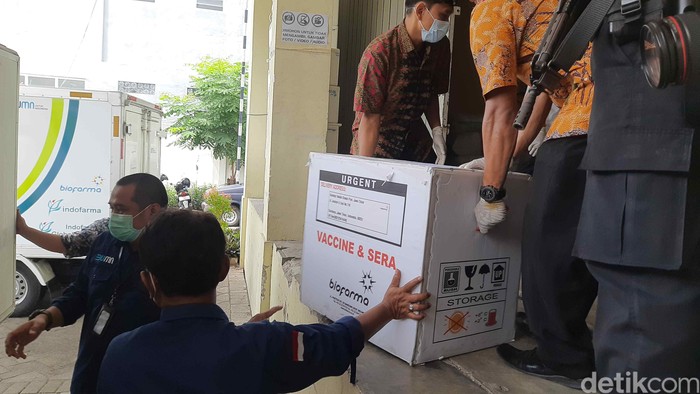 18.420 Vaksin COVID-19 Kembali Dikirim Untuk Nakes di Surabaya