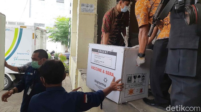18.420 Vaksin COVID-19 Kembali Dikirim Untuk Nakes di Surabaya