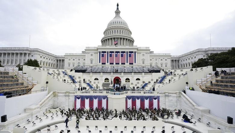 5 Fakta Penting Jelang Pelantikan Joe Biden Pelantikan Presiden AS menjadi momen penting yang ditunggu-tunggu warga Amerika hingga dunia. Biasanya dalam situasi normal, pelantikan presiden akan berlangsung meriah dan dihadiri jutaan warga Amerika Serikat yang berkumpul di komplek Gedung Capitol, Washington DC.