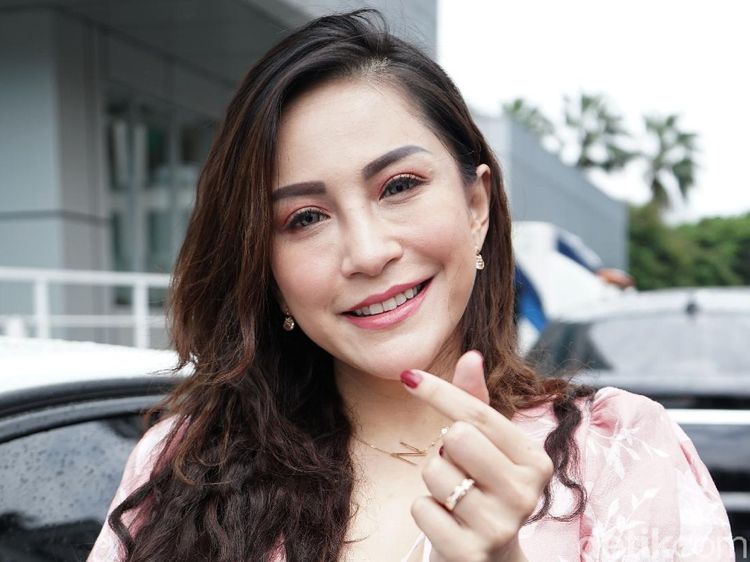 5 Potret Nabilla Gomes, Calon Manten yang Bikin Gemas Tunangan