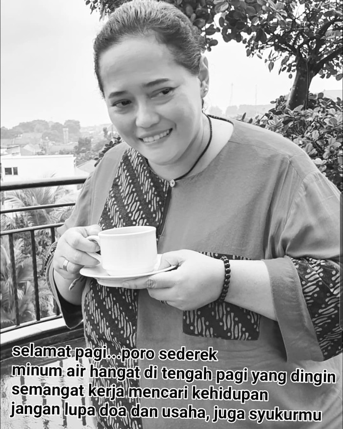 Bahagianya Mbak You Saat Nikmati Gorengan hingga Es Cendol
