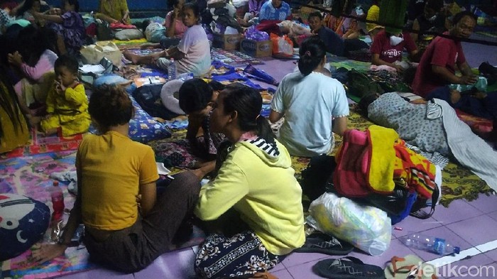Banjir di Pekalongan Banjir di Kota Pekalongan, Jawa Tengah, dilaporkan sempat merendam 3.000 rumah warga. Warga pun mengungsi.