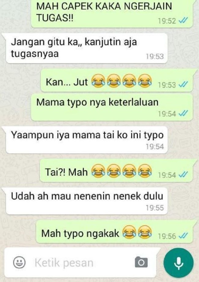 Ibu yang satu ini sama juga nih. Typonya nggak cuma sekali tapi berkali-kali. Bikin ngakak yang baca deh.. Foto: nstagram.com/receh.id