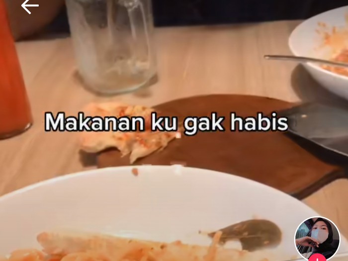 Curhat Ditinggal Pacar Karena Tak Habiskan Makanan, Cewek Ini Kebanjiran Sindiran Curhat Ditinggal Pacar Karena Tak Habiskan Makanan, Cewek Ini Kebanjiran Sindiran