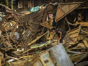 Pembersihan Sisa Longsor Akibat Banjir Kalsel Terkendala Pasokan BBM
