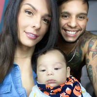 Meski Danna telah melahirkan putranya, namun ia tidak bisa menyusui. Lantaran payudaranya telah diangkat.  Foto: Instagram