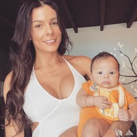 Danna Sultana yang merupakan seorang model menyebut dirinya sebagai trans mom. Dalam keterangan foto di Instagramnya, Danna dan Esteban menyebut bahwa peran mereka keduanya sama-sama menjadi ayah dan ibu. Foto: Instagram