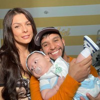 Mereka tadinya ingin mengadopsi anak saja. Namun, punya anak dari darah sendiri menjadi keputusan akhir mereka. Danna mengungkapkan mereka menghentikan segala prosedur pergantian hormon agar bisa punya momongan secara alami dari telur dan sperma masing-masing.  Foto: Instagram