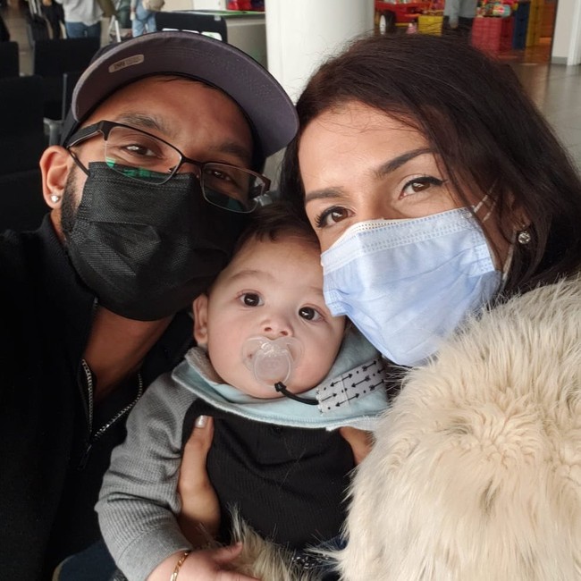 Kami akan memberikan yang terbaik yang kami tidak pernah melakukan sebelumnya. Kami akan menjadi keduanya, jadi ayah dan ibu, tulis Danna Sultana di keterangan foto Instagramnya.  Foto: Instagram