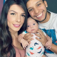 Dalam rumah tangga, peran mereka ditukar. Danna yang dulunya pria menjadi seorang istri. Esteban yang mantan wanita menjadi suami. Esteban pun kemudian hamil. Kini transgender pria itu telah melahirkan bayi laki-laki pada Juli 2020. Foto: Instagram