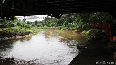 Memasuki Musim Hujan, Debit Air Ciliwung Masih Normal