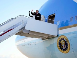 Trump Tonton Proses Pelantikan Biden dalam Penerbangan ke Florida