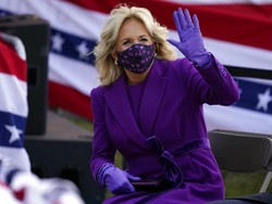 Jelang Pelantikan Joe Biden, Jill Biden Memesona dengan Baju Serba Ungu