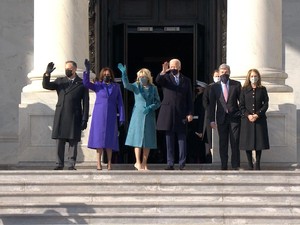 Gaya Jill Biden dan Kamala Harris di Pelantikan Presiden AS