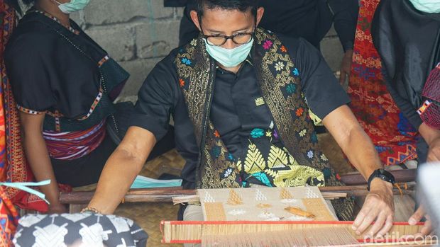 Kain tenun Desa Sukarara Lombok