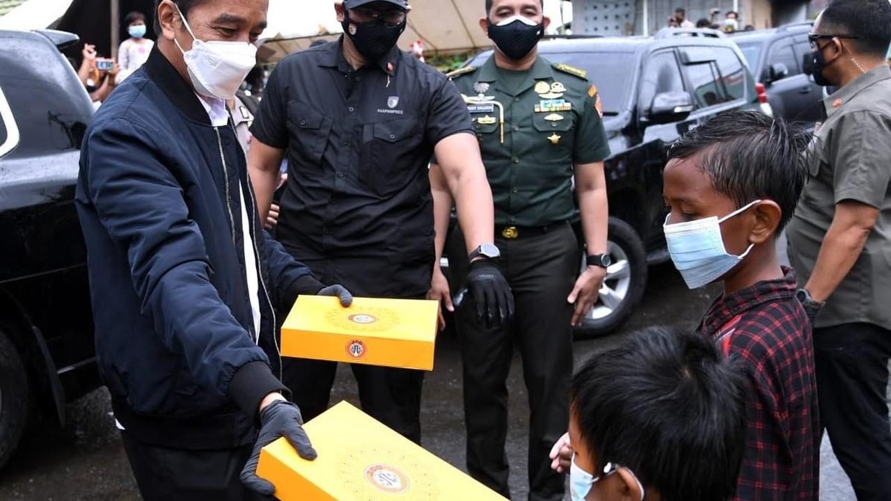 Jokowi hingga Rian D'Masiv Kirim  Makanan untuk Korban Banjir Kalsel
