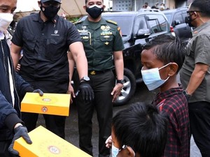 Jokowi hingga Rian DMasiv Kirim  Makanan untuk Korban Banjir Kalsel