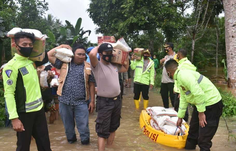 Jokowi hingga Rian D'Masiv Kirim  Makanan untuk Korban Banjir Kalsel