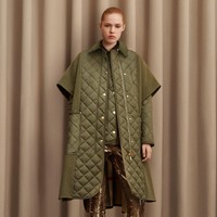 Ini adalah seragam ku untuk outdoor, begitu kata desainer Burberry, Riccardo Tisci mengenai koleksi pre fall 2021 yang baru dirilis. Berikut selengkapnya koleksi pre fall 2021 Burberry. Foto: Dok. Burberry