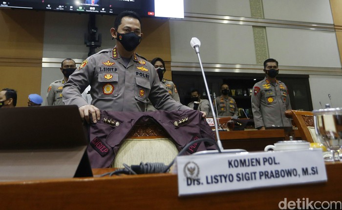 Komjen Listyo Sigit Prabowo menjalani uji kelayakan dan kepatutan (fit and proper test) calon Kapolri di Komisi III DPR, Rabu (20/1/2021).