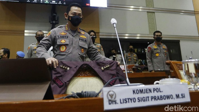 Komjen Listyo Sigit Prabowo menjalani uji kelayakan dan kepatutan (fit and proper test) calon Kapolri di Komisi III DPR, Rabu (20/1/2021).