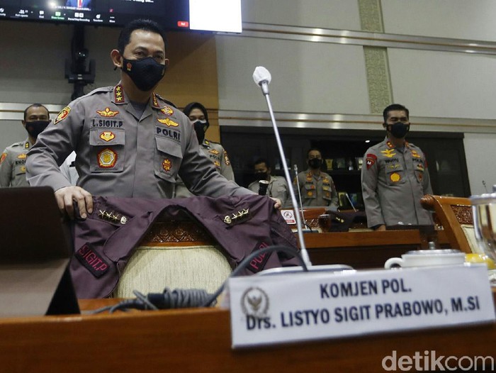 Komjen Listyo Sigit Prabowo menjalani uji kelayakan dan kepatutan (fit and proper test) calon Kapolri di Komisi III DPR, Rabu (20/1/2021).