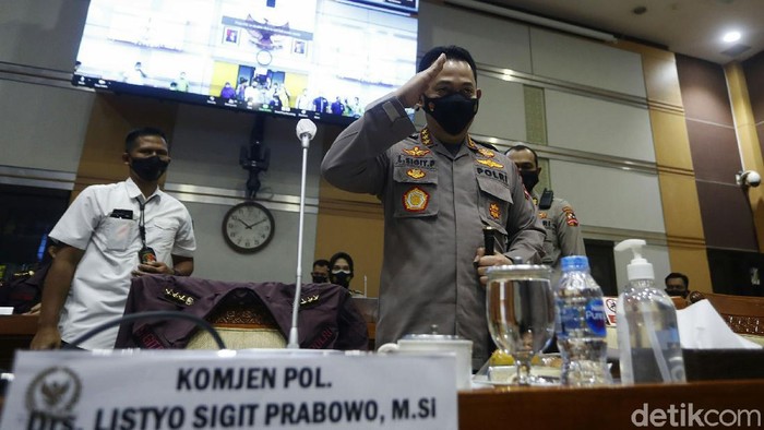 Komjen Listyo Sigit Jalani Uji Kelayakan Calon Kapolri Komjen Listyo Sigit Prabowo menjalani uji kelayakan dan kepatutan (fit and proper test) calon Kapolri di Komisi III DPR, Rabu (20/1/2021).