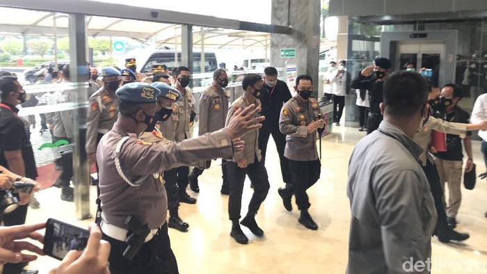 Komjen Listyo Sigit Prabowo jelang uji calon Kapolri (Rolando/detikcom)