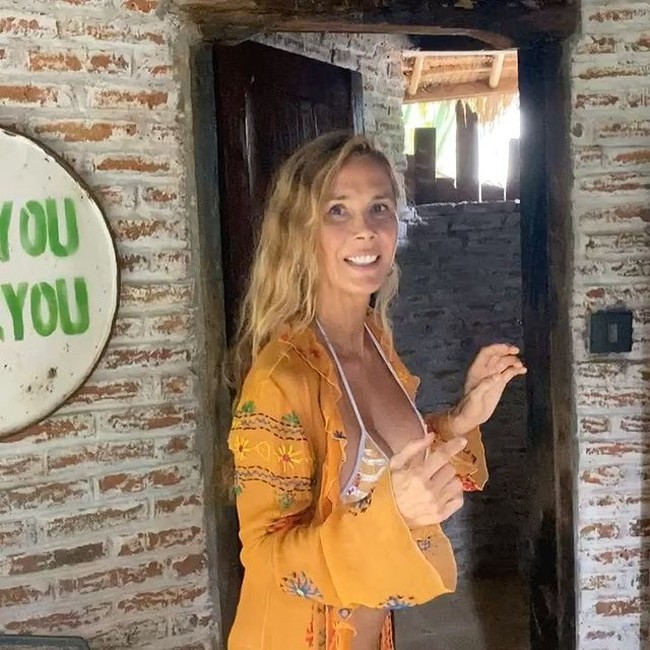 Walaupun sudah memiliki dua orang cucu, namun penampilan Leslie masih tak kalah menarik dari para wanita yang berusia lebih muda darinya. Bahkan karena terlalu awet muda, tak sedikit juga yang kaget ketika mengetahui usia aslinya. Foto: Instagram/@leslie333_fit4life