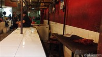 Para pedagang kompak melakukan mogok jualan lantaran harga daging sapi lagi mahal.